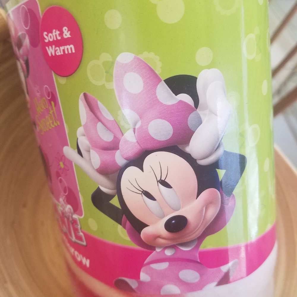 Minnie Fleece throw